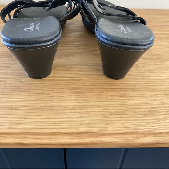 Clarks Size 11 Black Heeled Sandals - Picture 5 of 9